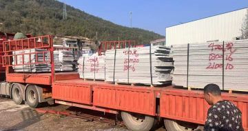 保山 芝麻灰花岗岩光面毛板出货日常