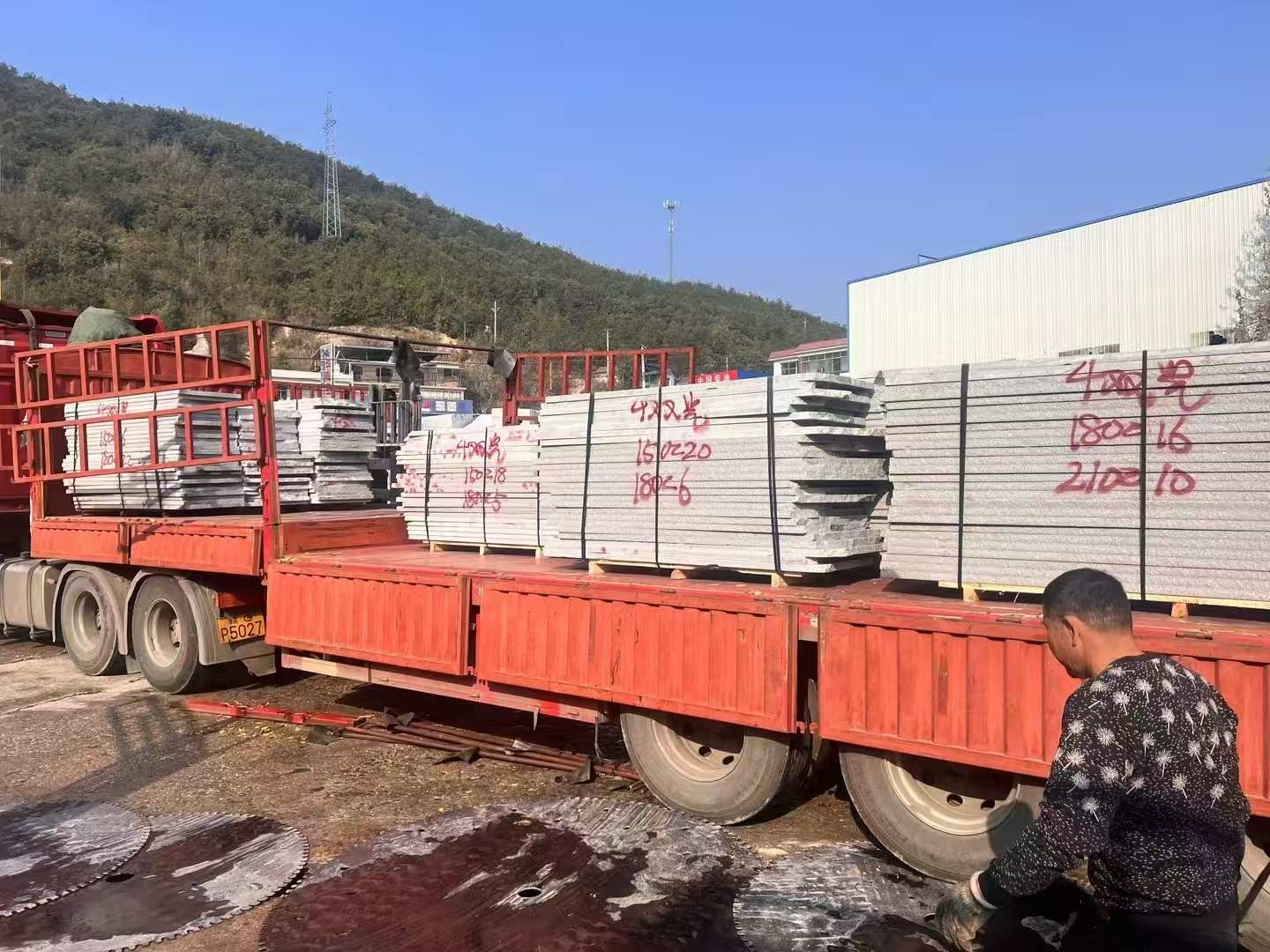 保山 芝麻灰花岗岩光面毛板出货日常