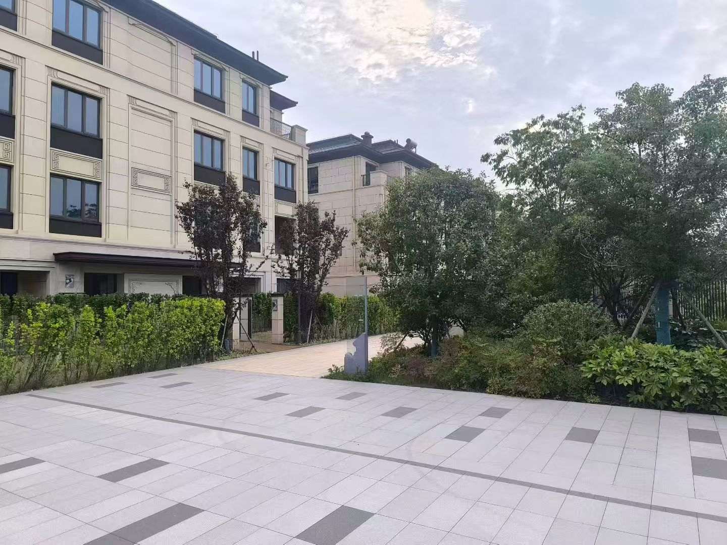 保山 芝麻白与芝麻白搭配铺装，尺寸1200*600