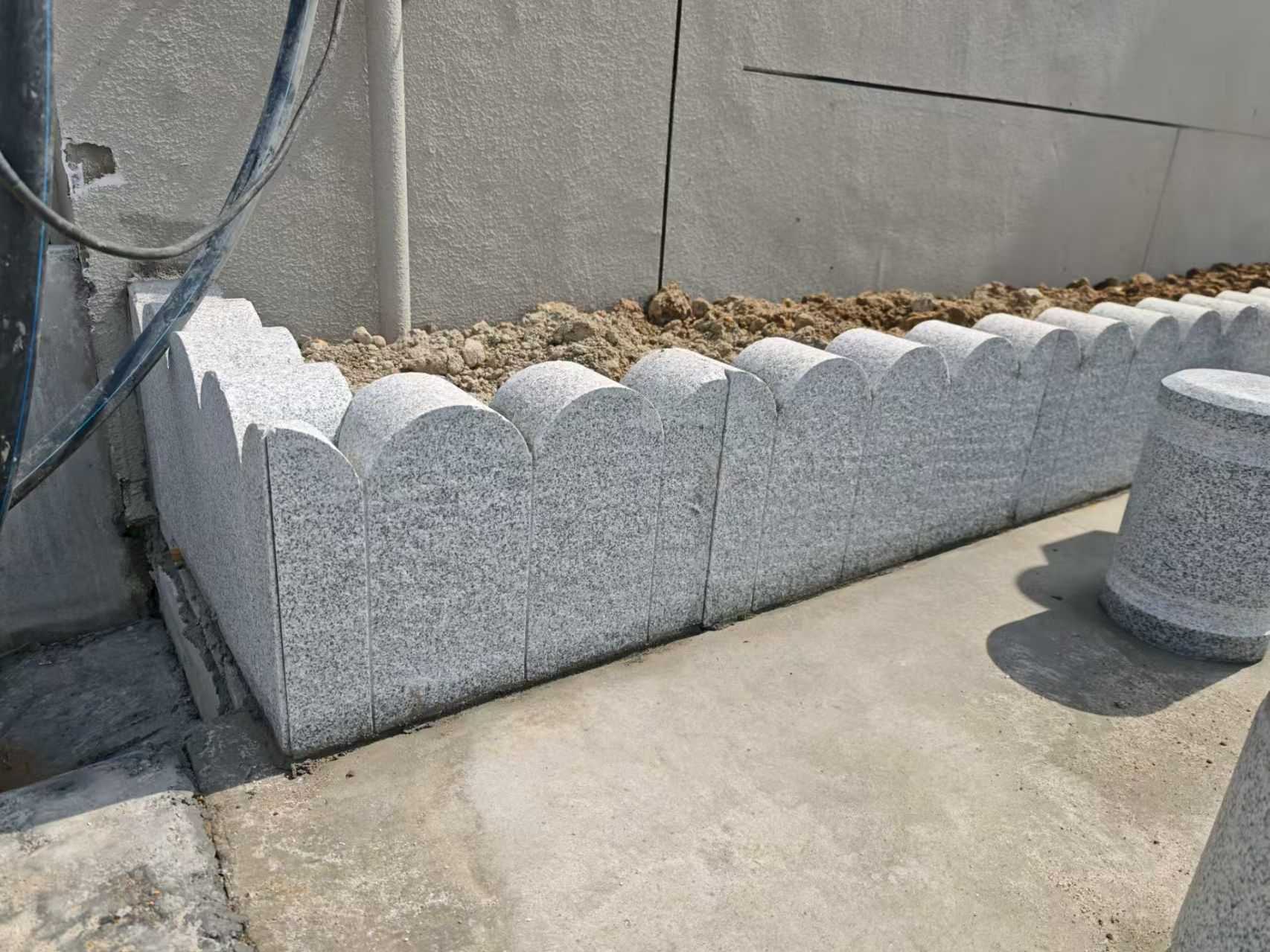 保山 芝麻白花岗岩花边石铺装效果图